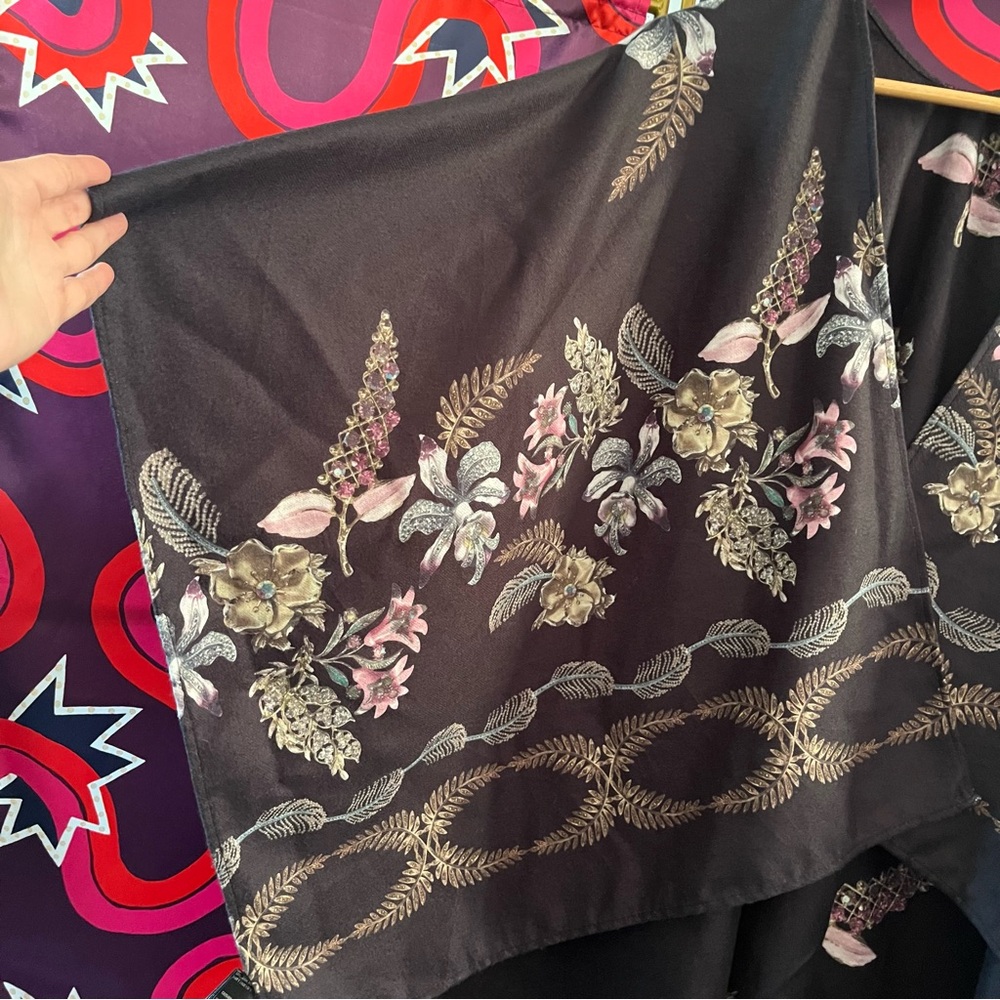 Ted Baker Soft Floral Cape Shawl Flowers Black Patterned Printed Kimono Poncho - Picture 4 of 14